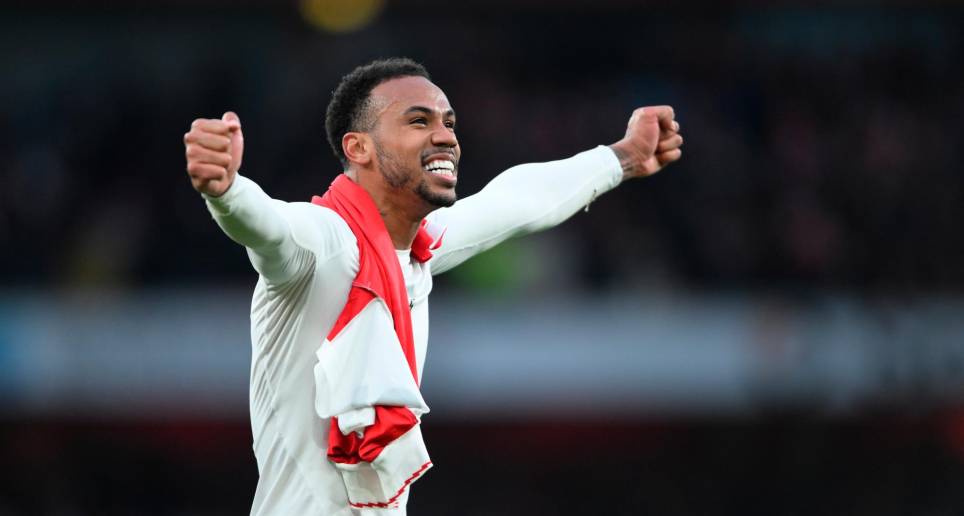 Reiss Nelson, que tiene 23 años, fue el jugador que le dio el triunfo al Arsenal en el último minuto del partido. FOTO: EFE