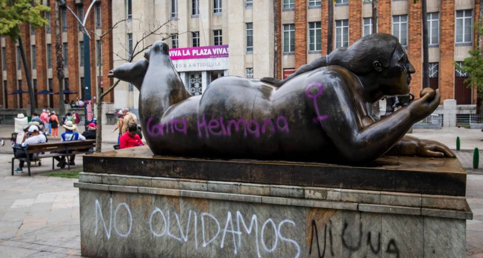 Una de las doce esculturas vandalizadas en la Plaza Botero. FOTO: Julio Herrera 