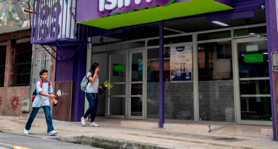 Tiendas Ísimo, del Grupo Olímpica, recientemente entró al mercado del fomrato ‘hard discount’ con 300 puntos de ventas en todo el país, y proyecta en el corto plazo la apertura de otros 300. FOTO Camilo Andrés Sanchez.