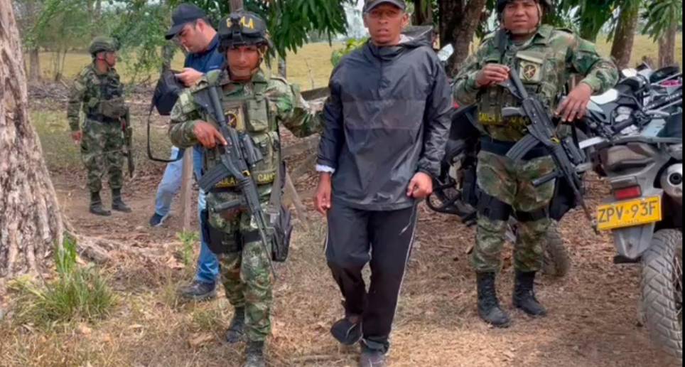 Las tropas del Ejército llevaron hasta la zona rural para liberar a un hombre en un corregimiento de Cáceres. FOTO: CORTESÍA