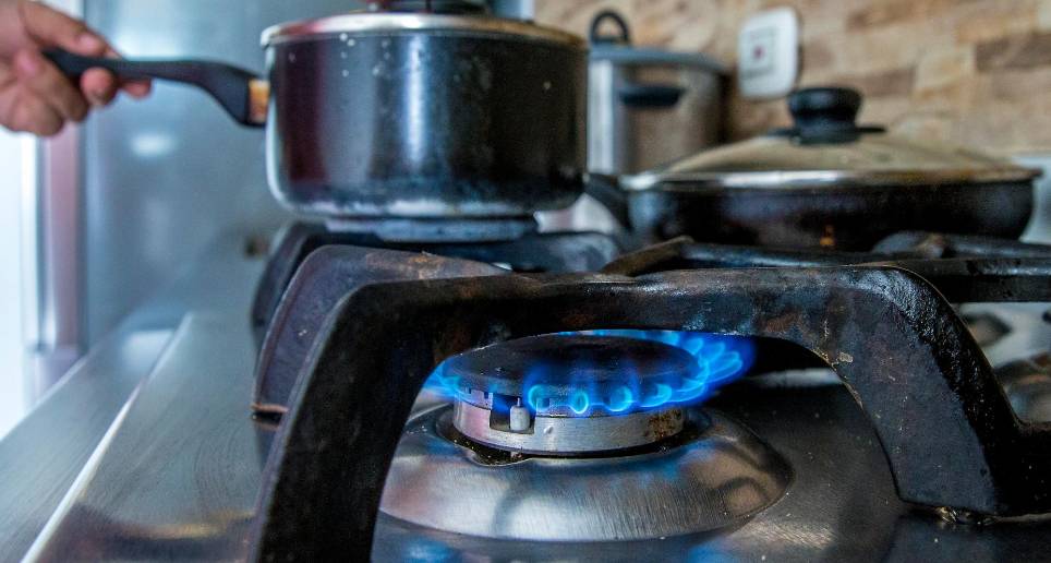 Entre las recomendaciones está que, en la medida en que vaya llegando el servicio, evitar abrir las llaves de gas. Foto: ARCHIVO