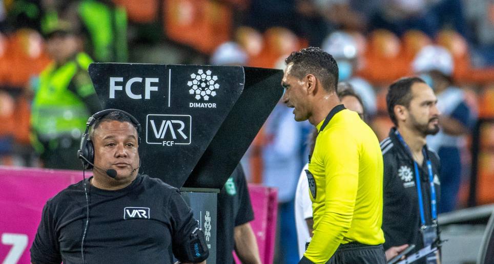 El VAR viene generando problemas en las últimas fechas de la Liga, por lo que los árbitros deben mejorar su uso. FOTO Juan Antonio Sánchez