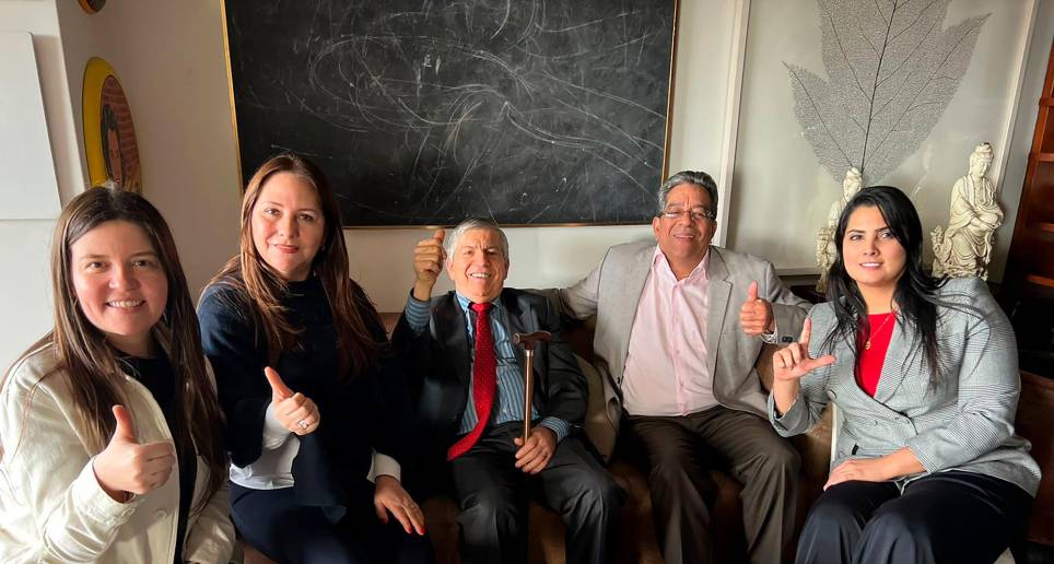 El expresidente César Gaviria se reunió con 44 congresistas liberales y aseguró que superaron las divisiones internas. FOTO CORTESÍA