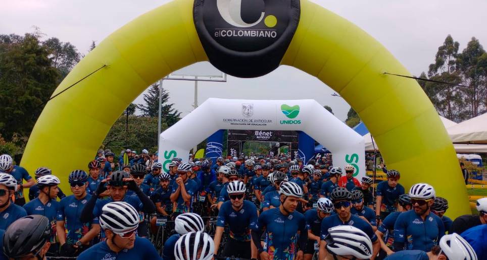 Los pedalistas están más que listos y emocionados para empezar los recorridos del clásico, que tiene el Gran Fondo (110 km) y el Medio Fondo (60 km). FOTO Manuel Saldarriaga