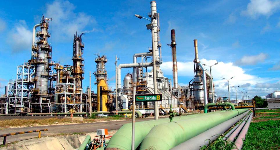 En el marco de la macrorrueda de negocios que organizó ProColombia en Barranquilla, Benedetti señaló que la compra de Monómeros se haría a través de Ecopetrol por US$300 millones. FOTO Archivo