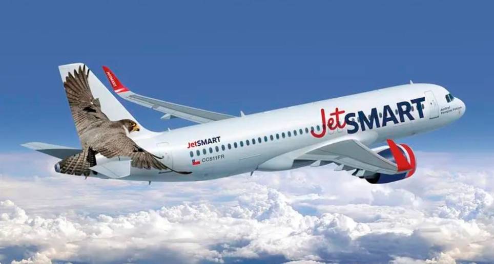 La línea aérea de bajo costo JetSmart, controlada por el fondo de inversión estadounidense Indigo Partners, expresó su interés en adquirir la totalidad de las acciones de la colombiana Viva Air. FOTO EFE