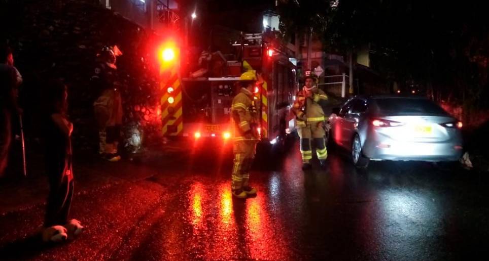 Los bomberos atendieron la emergencia; no reportaron heridos. FOTO: Cortesía. 