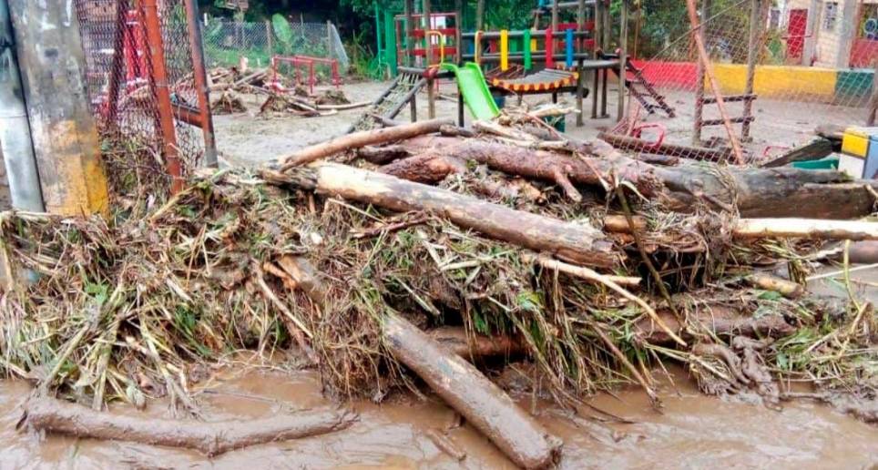 El lodo afectó casas, calles y el acueducto en la vereda La Clara y el sector La Playita. FOTO: CORTESÍA