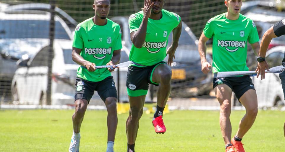 Cada vez que Juan Felipe Aguirre (derecha) ha jugado de titular con Nacional (4 en Liga y 1 en Superliga), el equipo verde no ha perdido (3 victorias y dos empates). FOTO Juan Antonio Sánchez