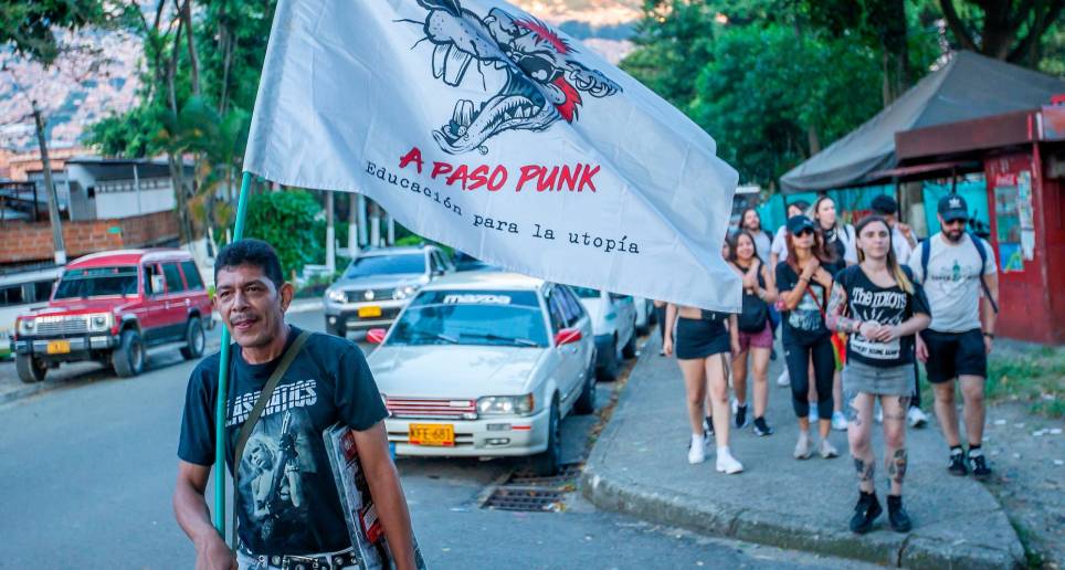 Carlos David conoció el punk en la fiesta de 15 años de una vecina del barrio Castilla. Foto Esneyder Gutiérrez.
