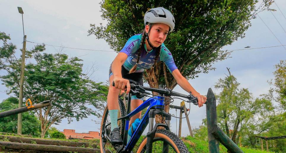 Daniela Gaviria Ramírez es intrépida, potente y con gran habilidad para el ciclismo de montaña, actualmente es la subcampeona juvenil y una de las de mayor proyección internacional. FOTO Esneyder Gutiérrez