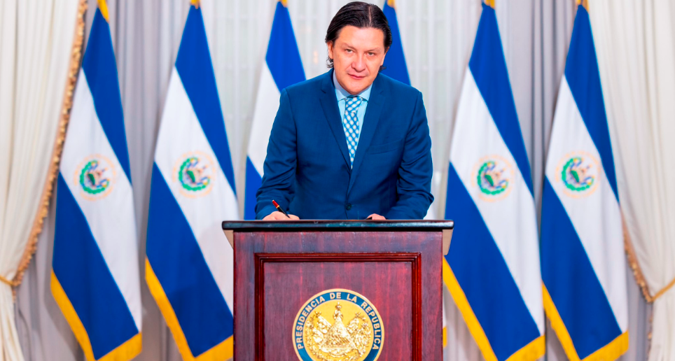 El abogado Andrés Guzmán, nombrado comisionado por el gobierno de El Salvador. FOTO: Tomada de redes Presidencia El Salvador