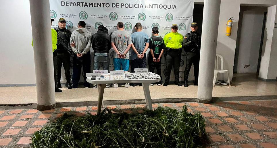 Nueve capturados luego del allanamiento de ocho predios en Marinilla. FOTO: Cortesía