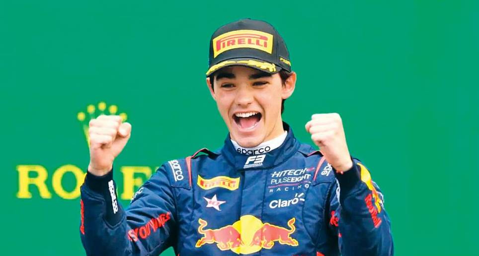 Sebastián Montoya celebra su podio. FOTO cortesía red bull