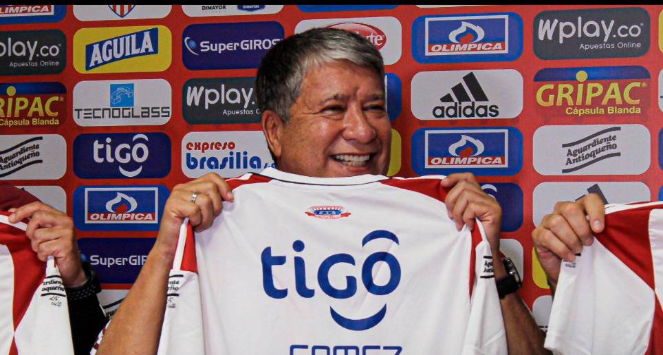 El técnico Hernán Darío Gómez durante su presentación como entrenador del Junior. FOTO @JuanSalvadorB