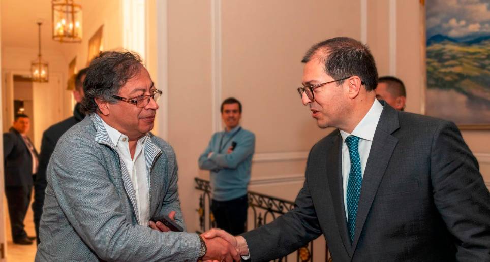 El presidente, Gustavo Petro, criticó al fiscal, Francisco Barbosa, por asegurar que el Gobierno pretende legalizar la cadena del narcotráfico. FOTO: Cortesía Presidencia