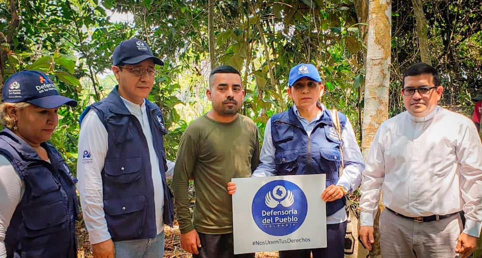 Libey Danilo Bravo fue entregado a la Defensoría del Pueblo y la iglesia Católica. FOTO CORTESÍA 