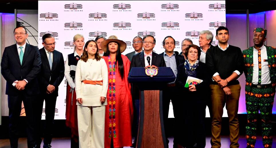 El texto de la reforma a la salud, de 152 artículos, aún no tiene ponencia lista y este lunes fue rechazado por el expresdiente de Colombia y jefe máximo del Partido Liberal, César Gaviria. FOTO Colprensa
