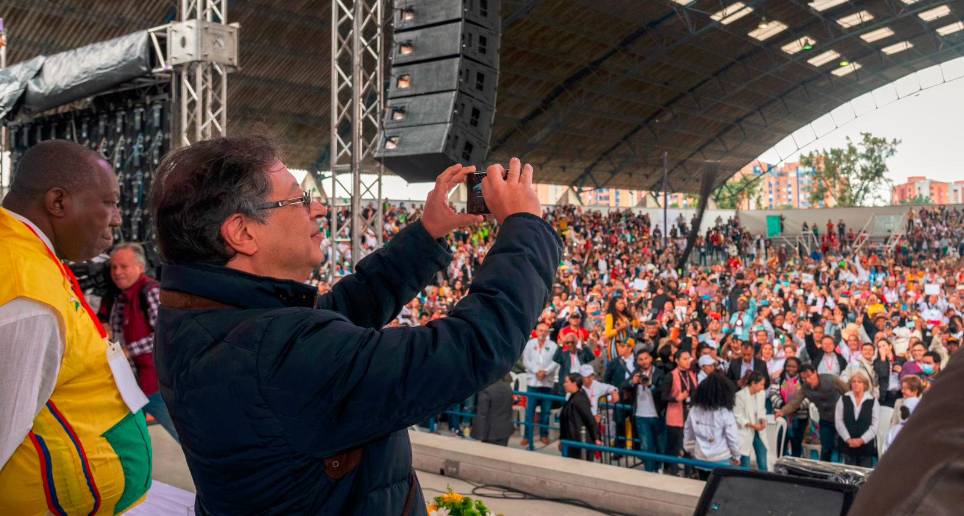 El presidente, Gustavo Petro, en su encuentro con las juntas de acción comunal el 26 de marzo en la Universidad Nacional sede Bogotá. FOTO: Cortesía Presidencia