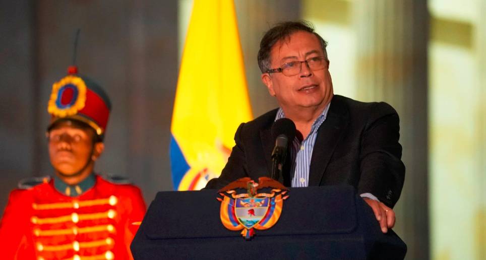 El presidente, Gustavo Petro, recibió en su despacho la visita de un hombre que estaba armado. FOTO: Cortesía Presidencia