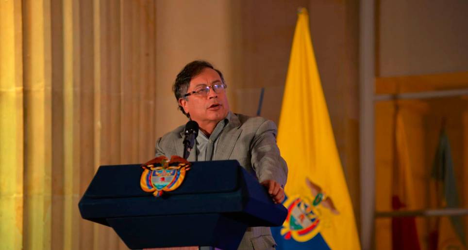 El presidente Gustavo Petro desmintió que se esté dando una desbandada en las filas de la Fuerza Pública. FOTO: Cortesía Presidencia
