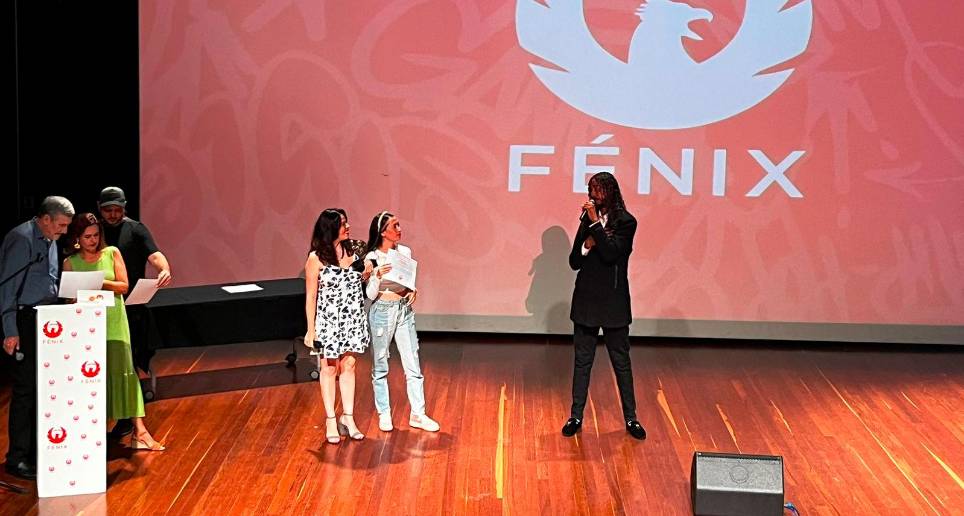 Entrega del Premio Fénix a Unión Latina en la categoría de Liderazgo. Foto: Camila Gil