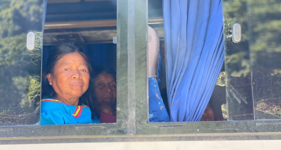 Las caras que reflejan la travesía por la que tienen que pasar los indígenas en Medellín para poder llegar a su propio hogar. FOTO: Unidad de Víctimas. 