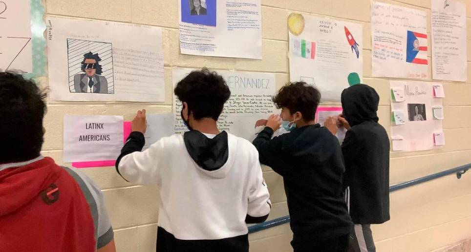 El 44% de los estudiantes de la escuela donde sucedió el incidente, son de origen hispano. FOTO: TOMADA DE INSTAGRAM @boushalleagles