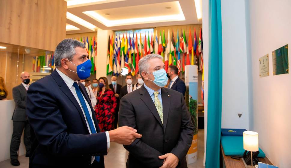Entregarán 100 becas a jóvenes empresarios colombianos