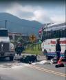 El incidente vial se produjo por el choque de un tractocamión con una moto. FOTO Cortesía