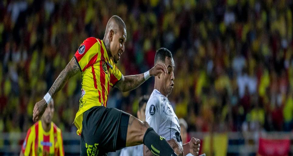 Arley Rodríguez y Kevin Aledessami delanteros del Deportivo Pereira. FOTO TOMADA @DeporPereiraFC