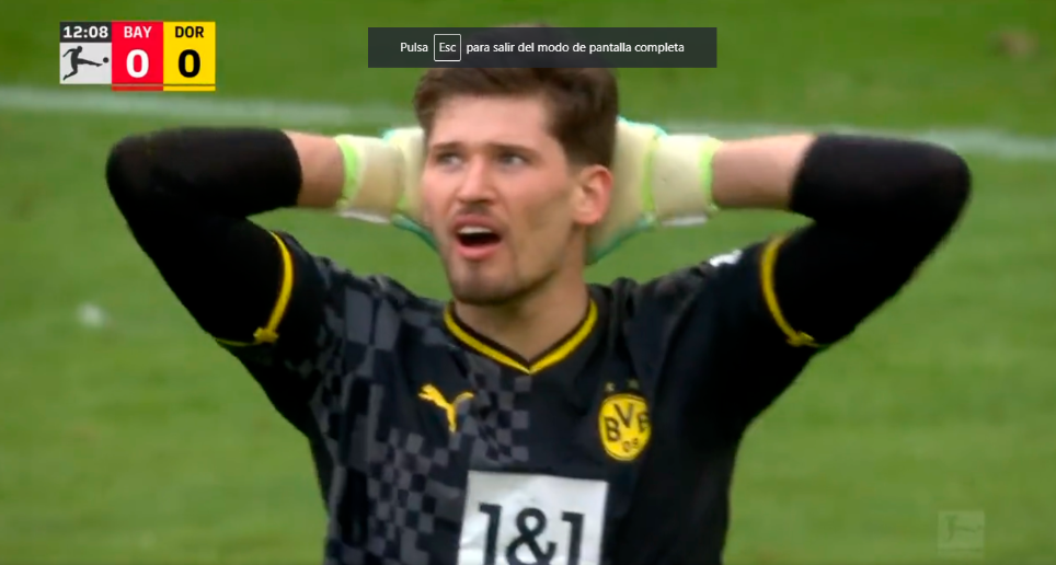 La reacción de Gregor Kobel tras el autogol. FOTO CAPTURA DE PANTALLA