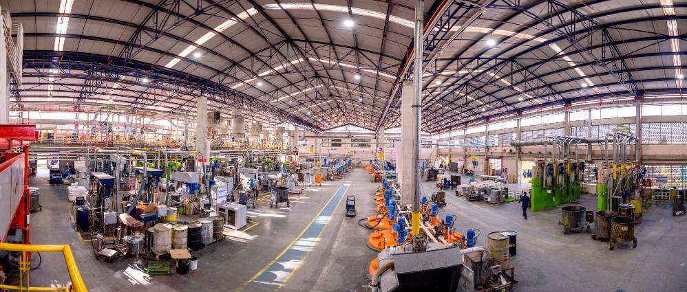 Pintuco dio origen a otras empresas como Andercol y Destisol, esta última es una envasadora de productos químicos en recipientes pequeños y aerosoles. FOTO Cortesía