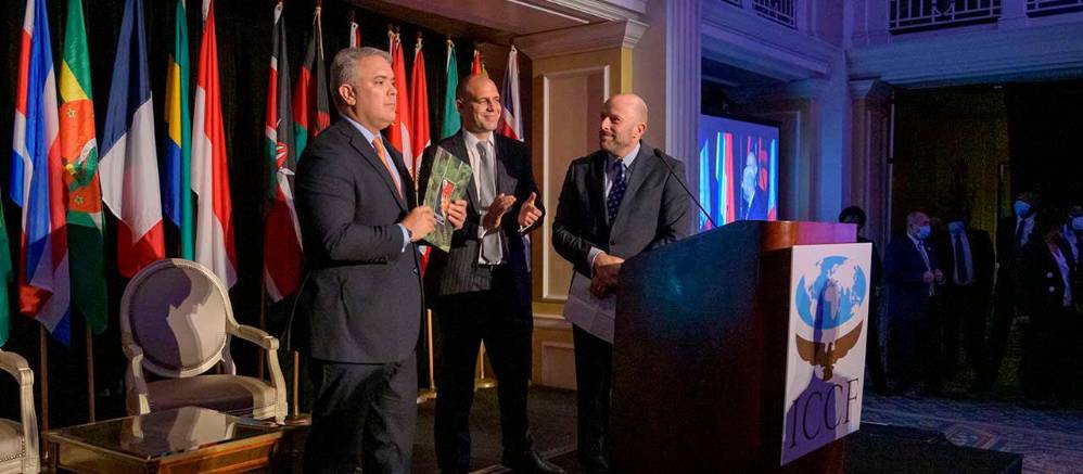 A Iván Duque le entregaron en EE.UU. premio medioambiental