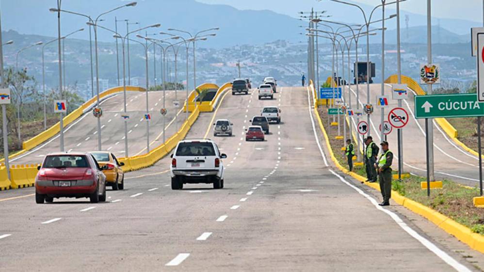 Arrancó el paso de carga por el puente internacional Atanasio Girardot