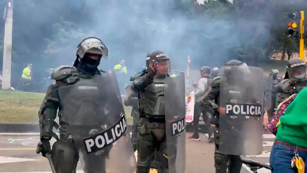 Los manifestantes expresaban su rechazo a la obra denominada “Corredor Verde” en la Carrera Séptima de Bogotá. FOTO CAPTURA DE VIDEO