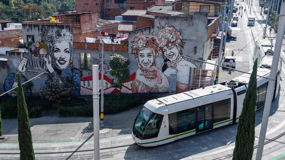 La propuesta de la empresa es que locales y turistas visiten y aprecien los murales que adornan al sistema. FOTO: Manuel Saldarriaga