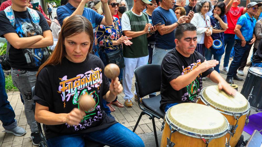 El parque mostró una cara distinta a la habitual y fueron muchos los visitantes que llegaron atraídos por el recital Foto: MANUEL SALDARRIAGA QUINTERO.