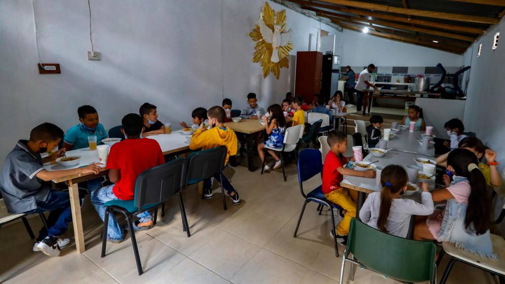 30 niños son los beneficiados por el momento gracias ala labor pastoral y la misma comunidad que hacen sus aportes para poder sostener esta obra comunitaria.