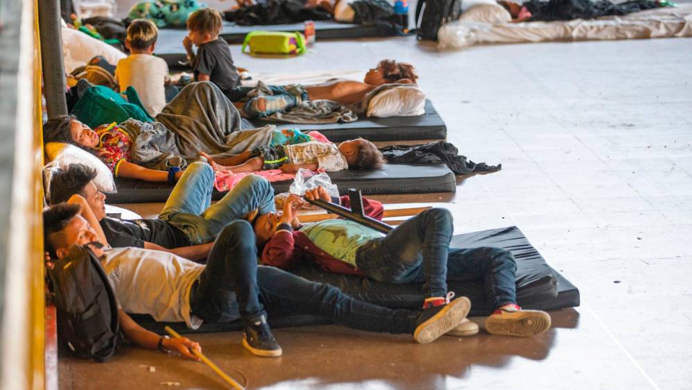 En imágenes | Albergados en coliseo comunidad indígena espera negociación con Alcaldía de Medellín
