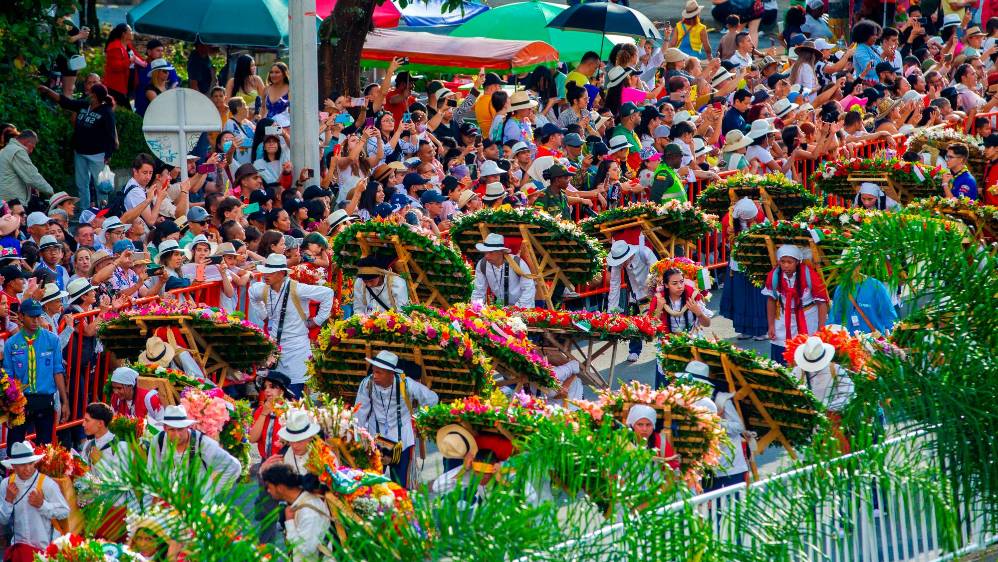 El desfile inició desde el Puente de Guayaquil y llegó al Palacio de Exposiciones. Foto: CAMILO SUÁREZ ECHEVERRY.