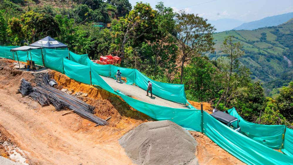 En esta zona del Suroeste, los habitantes esperan con ansia que este plazo se cumpla, pues la obra debió estar lista en diciembre pasado. Foto: Esneyder Gutiérrez 
