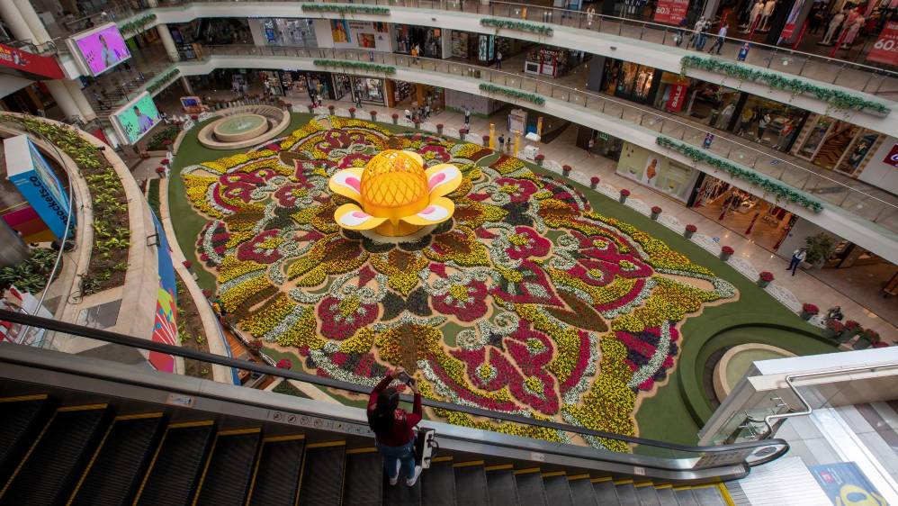 La Feria de las Flores se vive en los centros comerciales