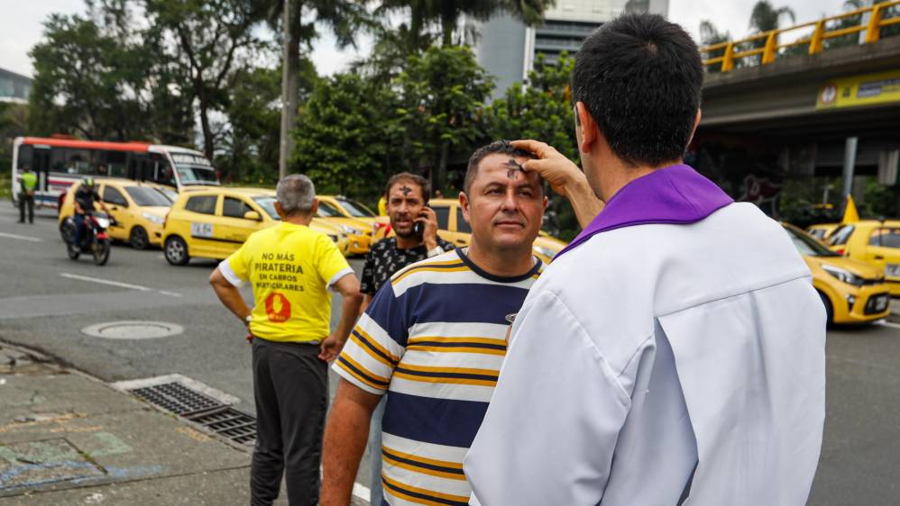 El presbítero considera esto como una experiencia bonita, la iglesia busca a sus hijos en cualquier lugar y situación que se encuentren. Foto: MANUEL SALDARRIAGA QUINTERO.