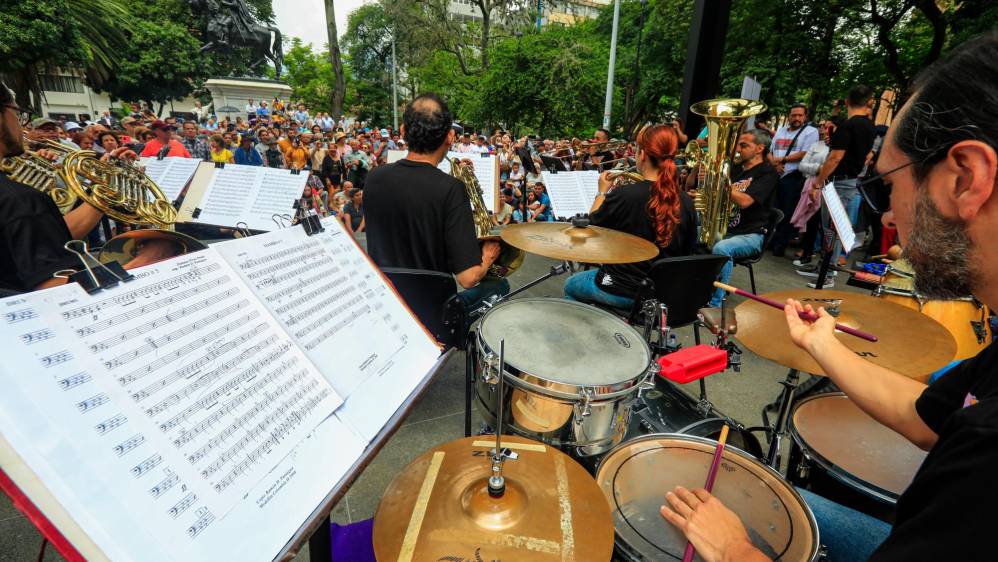 Abuelos, niños, mascotas, estudiantes, jóvenes y turistas disfrutaron de la música Foto: MANUEL SALDARRIAGA QUINTERO.