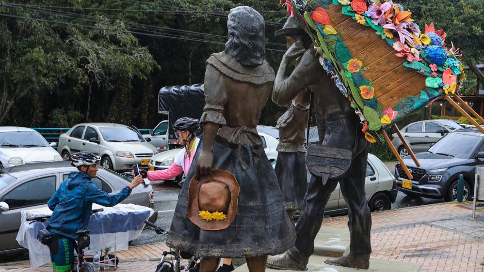 La escultura volvió a su lugar, el parque principal del corregimiento. Foto: Manuel Saldarriaga