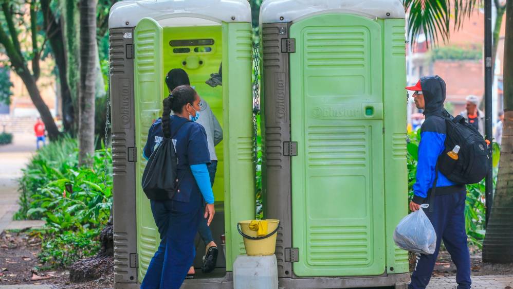 Las baterías sanitarias recién instaladas están repartidas así: 5 en el Parque San Antonio, 2 en la Veracruz, 3 en el Parque Berrío, 2 en el Parque Bolívar, 2 en la Avenida del Ferrocarril con Colombia, 2 en la Plaza Botero, 2 en el Parque del Periodista, 2 en la Avenida de Greiff y 2 en el Parque de las Luces. Foto: Esneyder Gutiérrez 