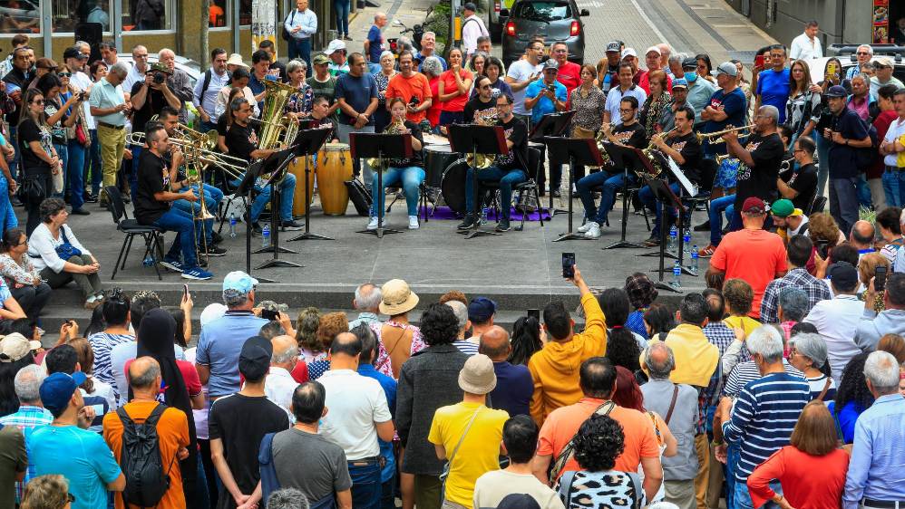 Este concierto fue la apertura del programa denominado “Serenata Filarmónica”, en el que la orquesta llevará su música a diferentes escenarios de la ciudad. Foto: MANUEL SALDARRIAGA QUINTERO.