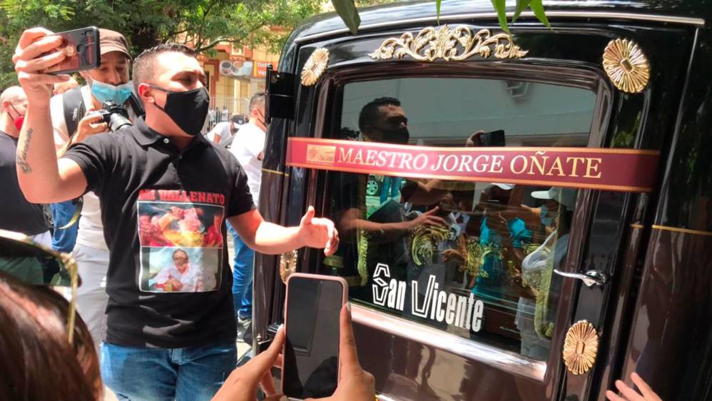 Los seguidores de Oñate lamentan su muerte y en compañía de su familia le rendirán el último adiós. Foto Julio César Herrera