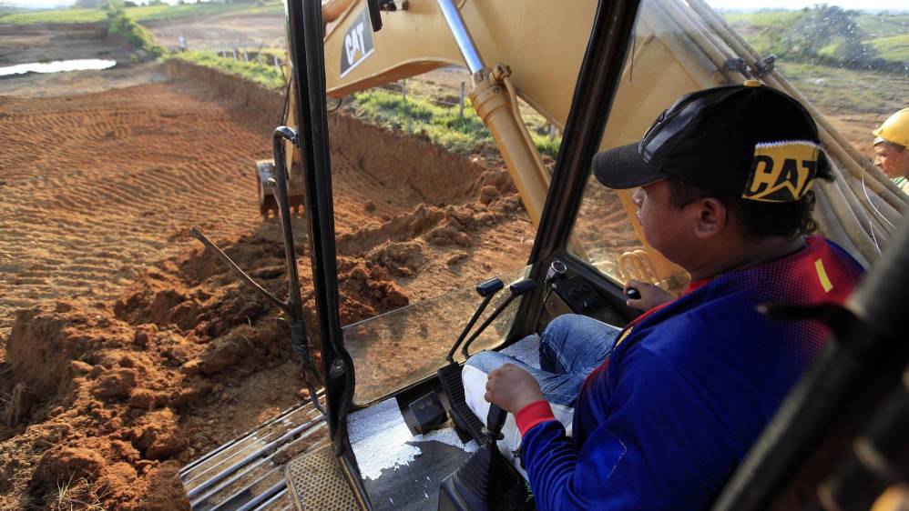 Hectáreas enteras de bosques y ríos son arrasadas por la minería de oro de aluvión. La extracción de oro ha transformado más de 45.000 hectáreas del Bajo Cauca en un paisaje fragmentado de arena y piedras. FOTO MANUEL SALDARRIAGA